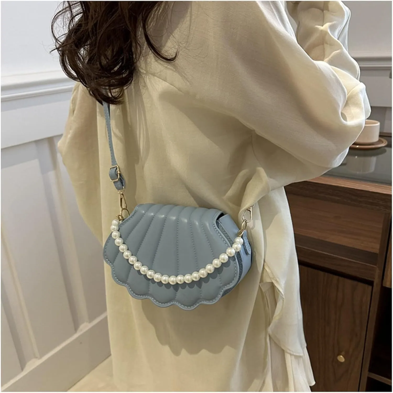 Anti Theft Crossbody Bags for Women Travel,Leather Purse,Women Glitter Seashell Evening Bag Purse Chain Strap Clutch Handbag Pearl Shoulder Bag Fashion Mini Cross-body Bags