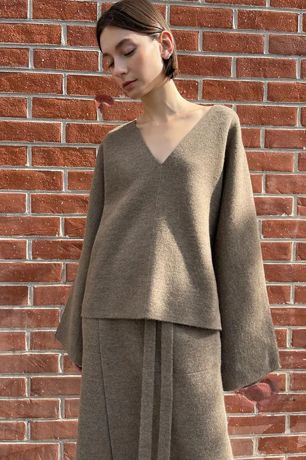 Double Knit V-Neck Sweater in Mushroom