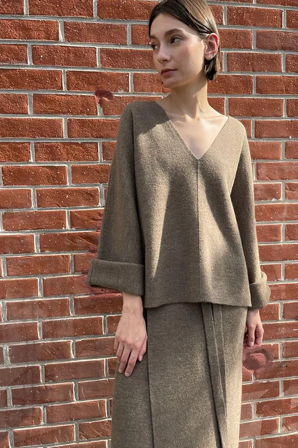 Double Knit V-Neck Sweater in Mushroom