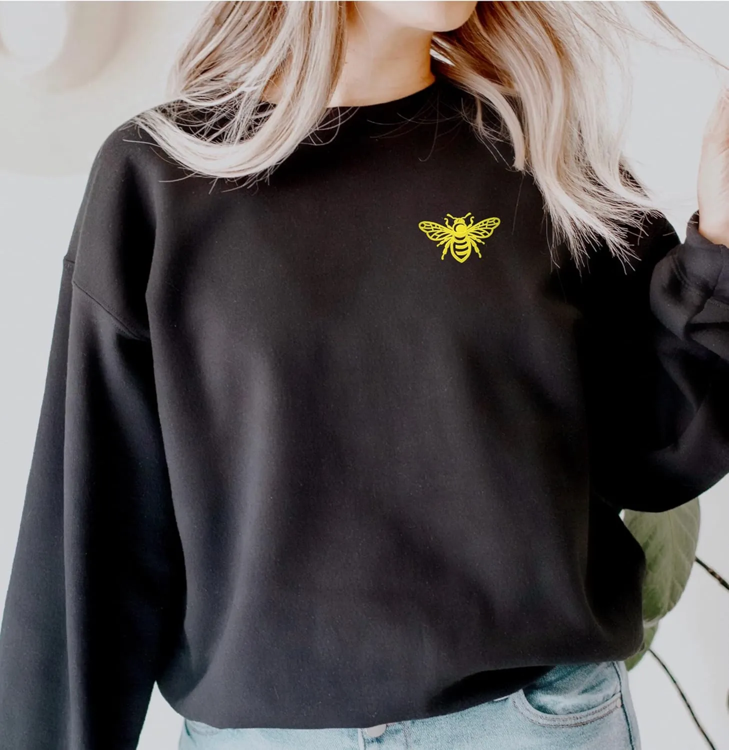 Embroidered Bee Design - Crewneck Sweatshirt Unisex - Oversized Cozy PolyCotton - Sweatshirt for Nature Lovers