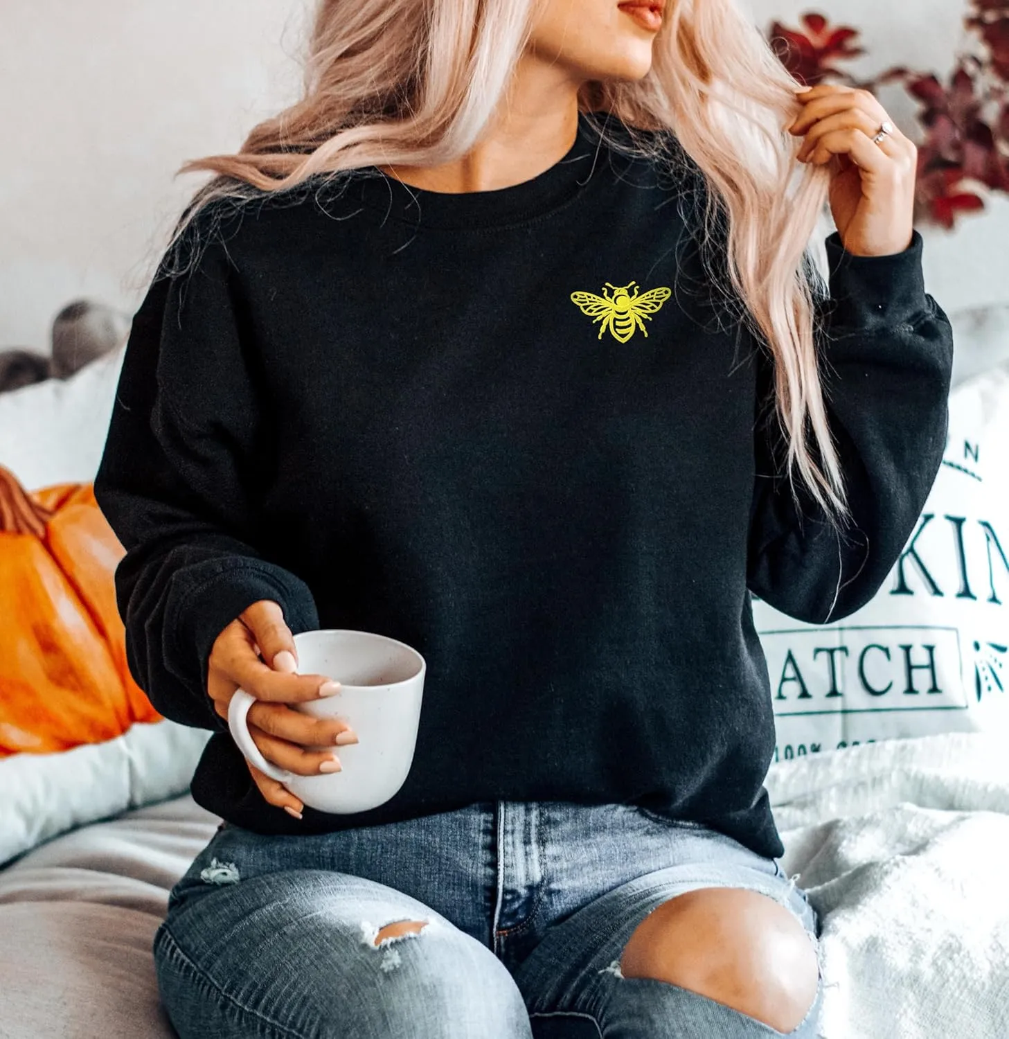 Embroidered Bee Design - Crewneck Sweatshirt Unisex - Oversized Cozy PolyCotton - Sweatshirt for Nature Lovers