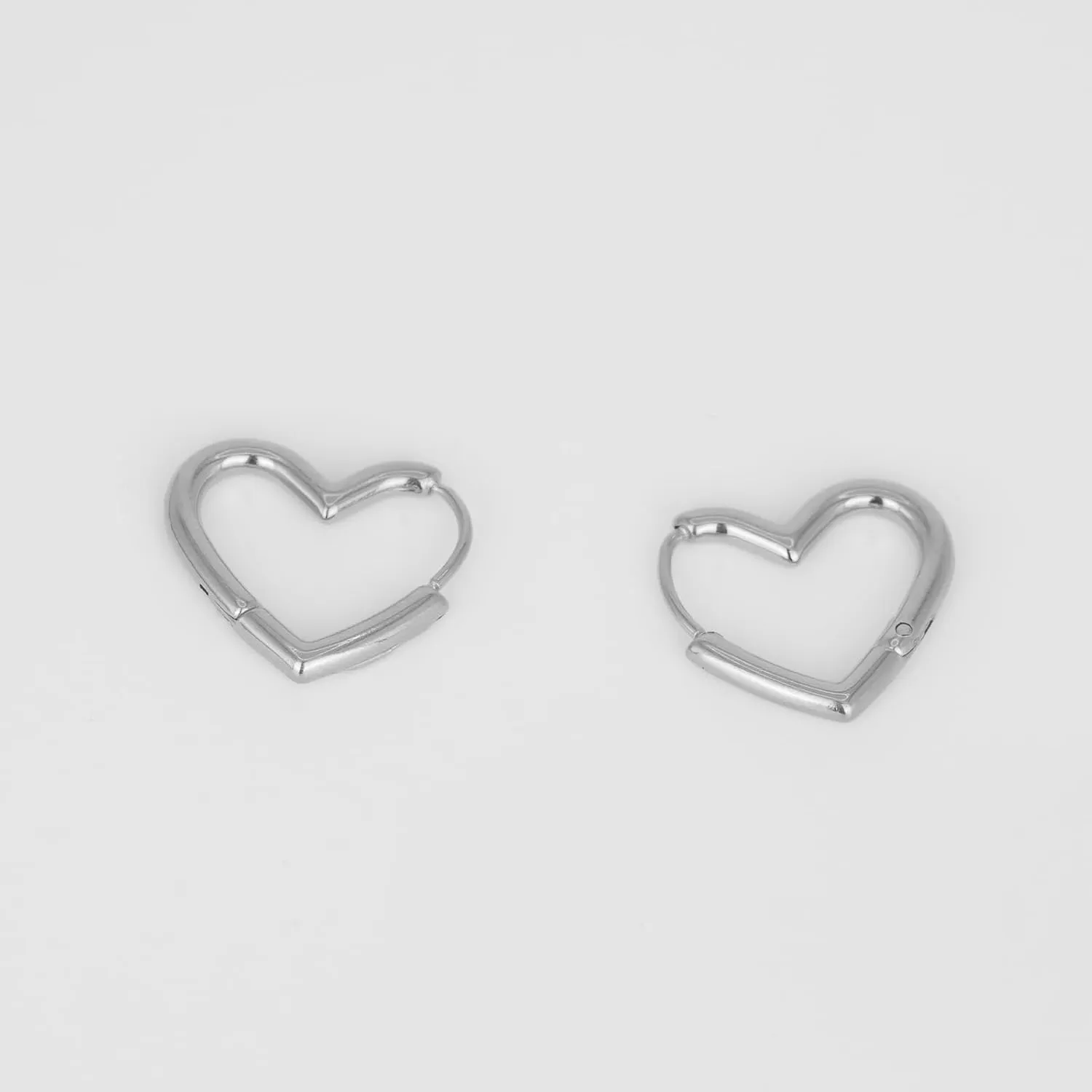 Gold Hoop Earrings for Women Heart Huggie Small Hoop Earrings 18K Gold Plated Stainless Steel Earring Fashion Trendy Jewelry for Women