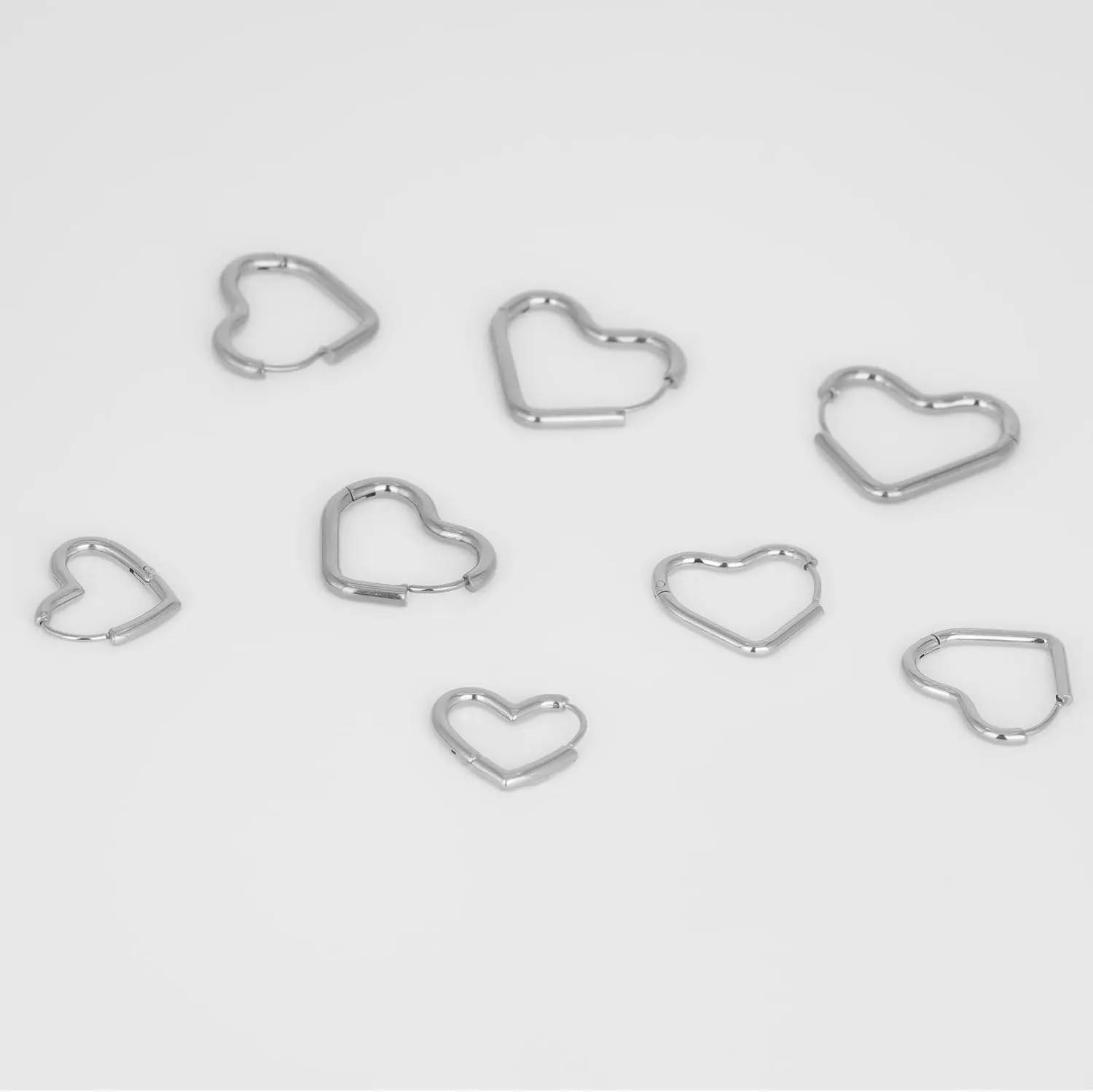 Gold Hoop Earrings for Women Heart Huggie Small Hoop Earrings 18K Gold Plated Stainless Steel Earring Fashion Trendy Jewelry for Women