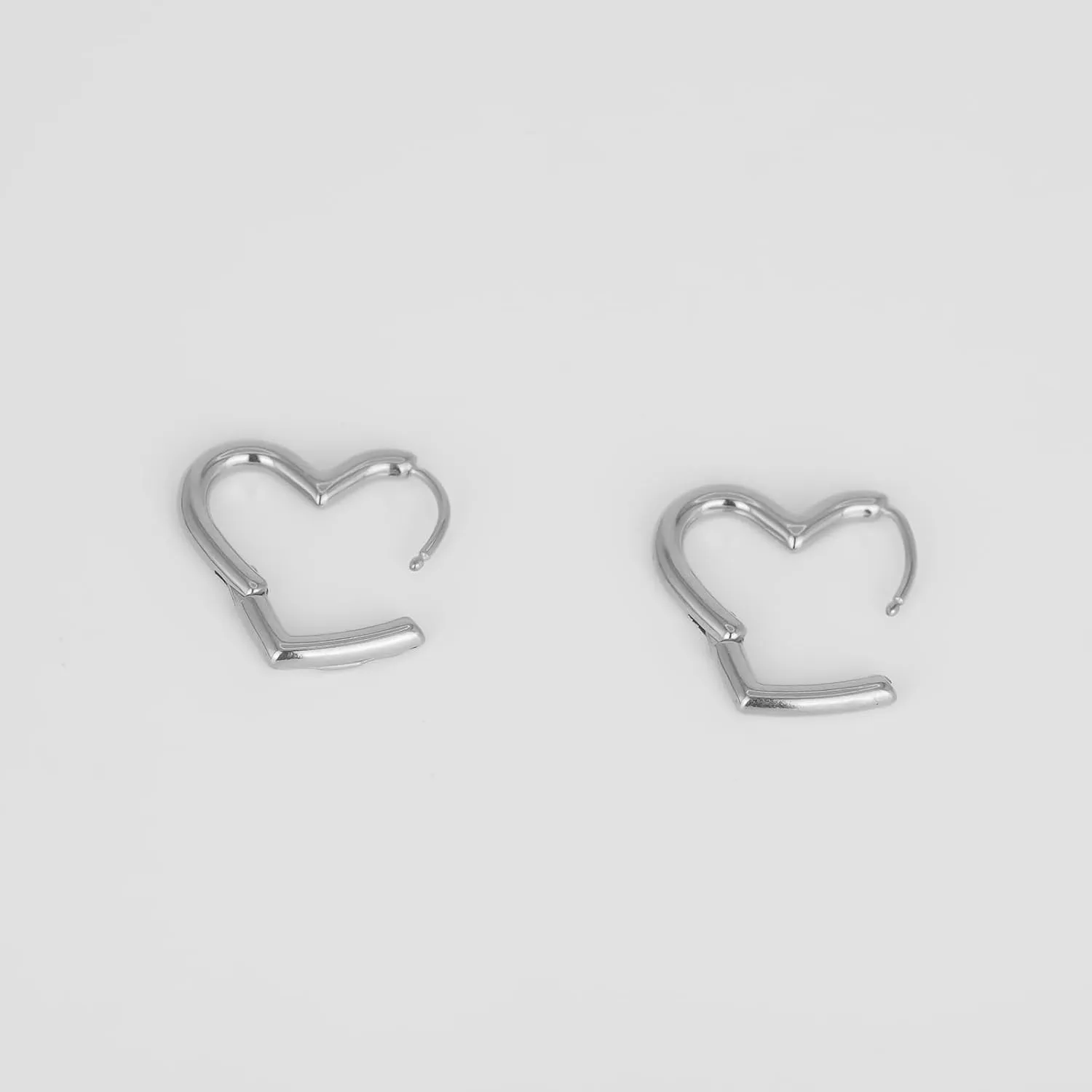 Gold Hoop Earrings for Women Heart Huggie Small Hoop Earrings 18K Gold Plated Stainless Steel Earring Fashion Trendy Jewelry for Women