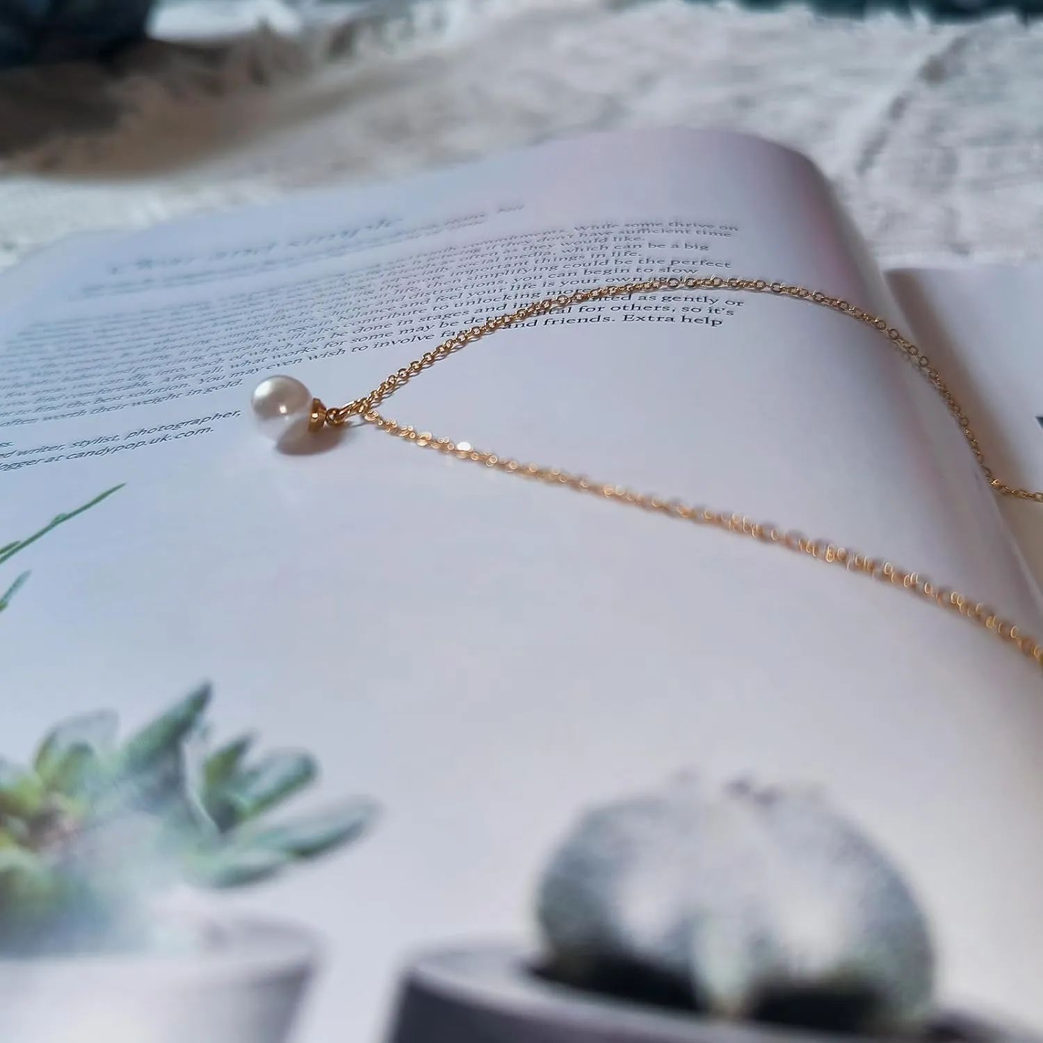 Gold Pearl Necklaces for Women: Dainty Pearl Pendant Necklace Simple 18K Gold Plated Pearl Choker Necklaces Trendy Pearl Jewelry for Women