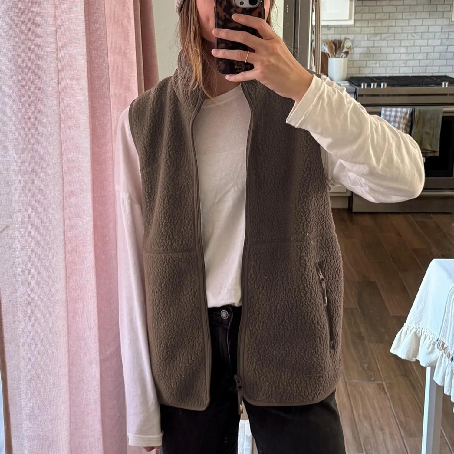 Hixiaohe Sherpa Fleece Vest for Women Trendy Warm Sleeveless Vests Jacket Lightweight Zip Coats with Pockets Fall Outerwear