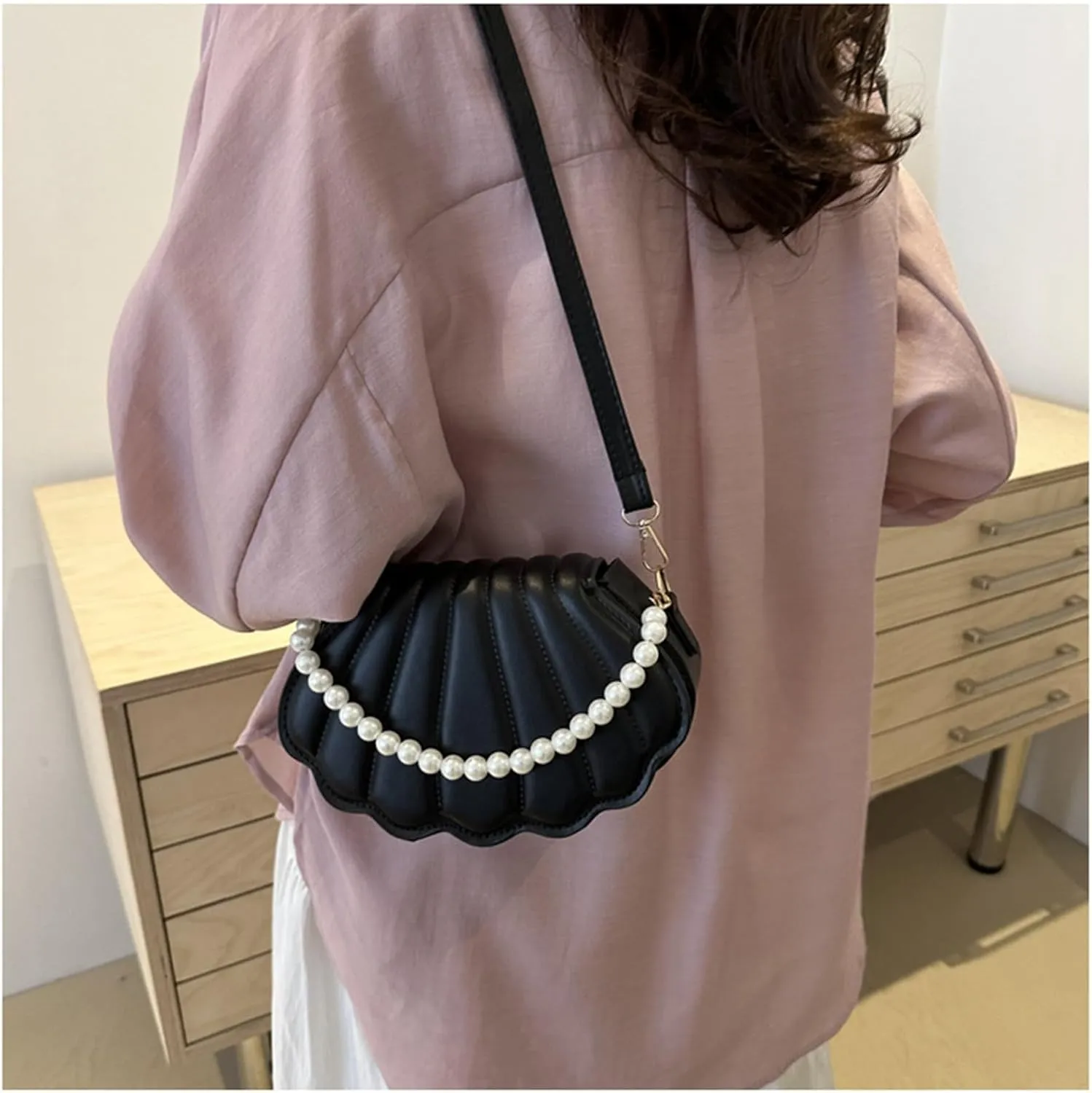 Leather Crossbody Purses for Women,Womens Tote Bags,Women Glitter Seashell Evening Bag Purse Chain Strap Clutch Handbag Pearl Shoulder Bag Fashion Mini Cross-body Bags