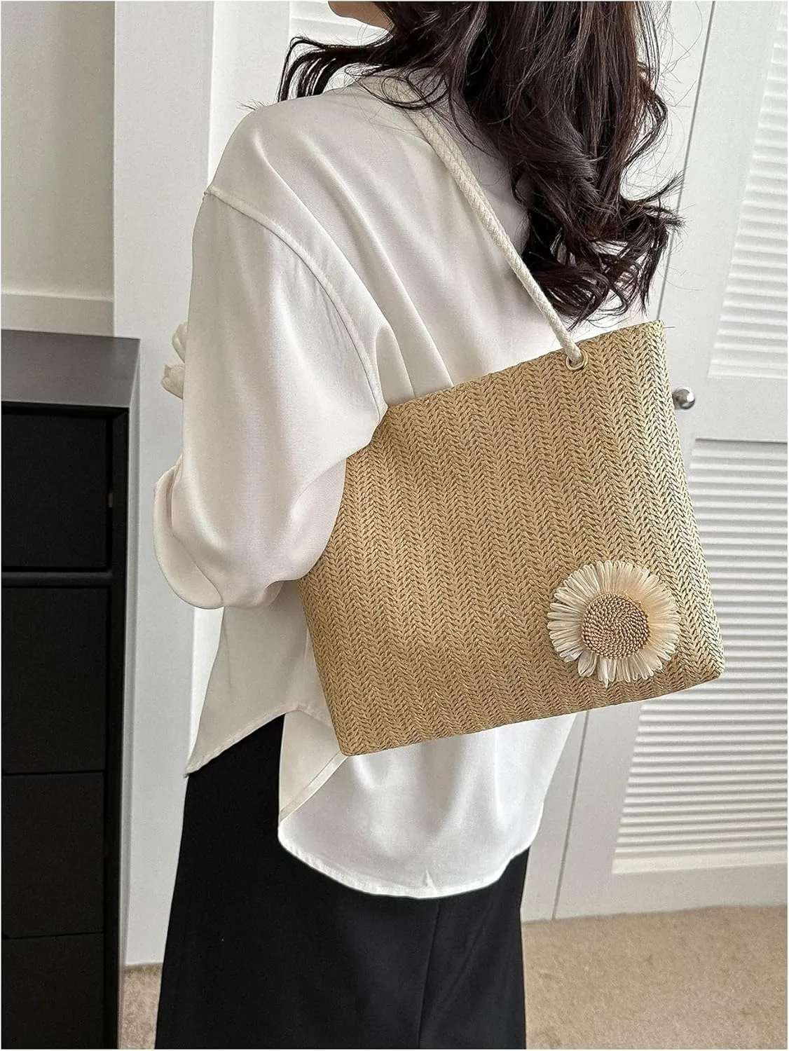 OYOANGLE Women's Flower Decor Straw Shoulder Handbag Large Capacity Tote Bag Vacation Beach Bags