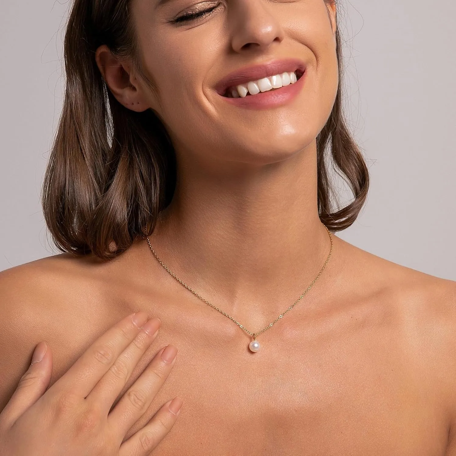 Pearl Necklaces for Women 14k Gold Plated Layered Pearl Necklaces Dainty Pearl Pendant Necklace Freshwater Pearls Choker Necklace Wedding Pearl Necklaces Pearl Jewelry Gifts