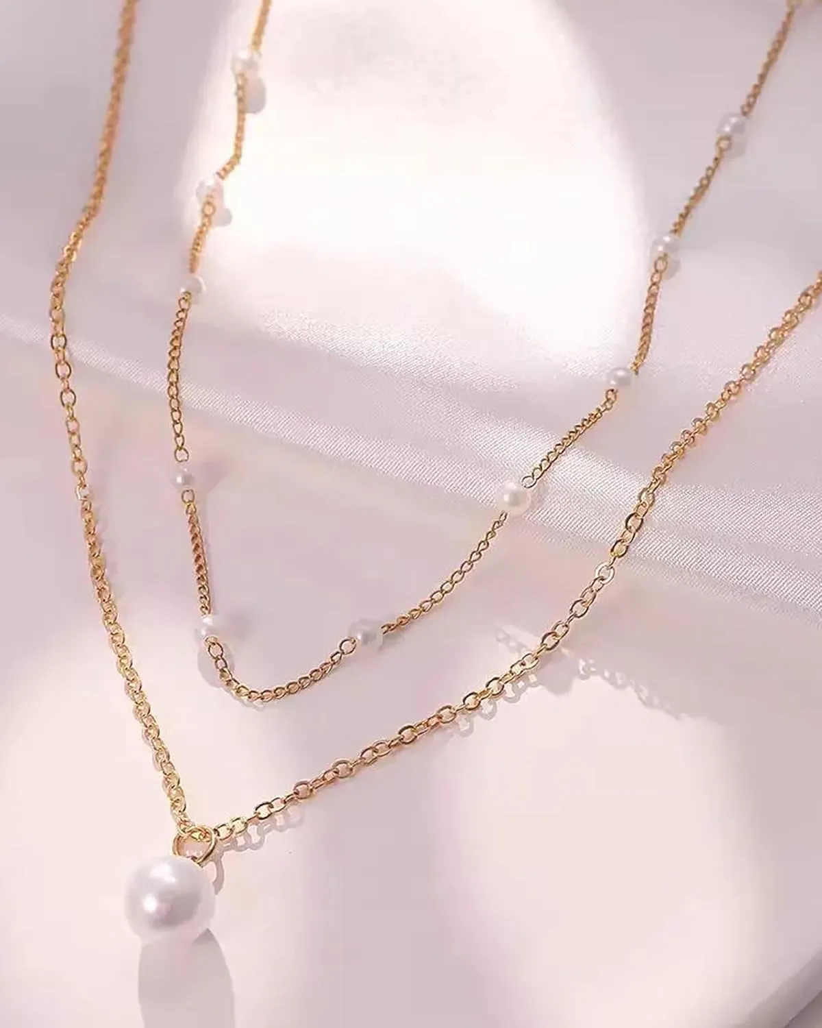 Pearl Necklaces for Women 14k Gold Plated Layered Pearl Necklaces Dainty Pearl Pendant Necklace Freshwater Pearls Choker Necklace Wedding Pearl Necklaces Pearl Jewelry Gifts