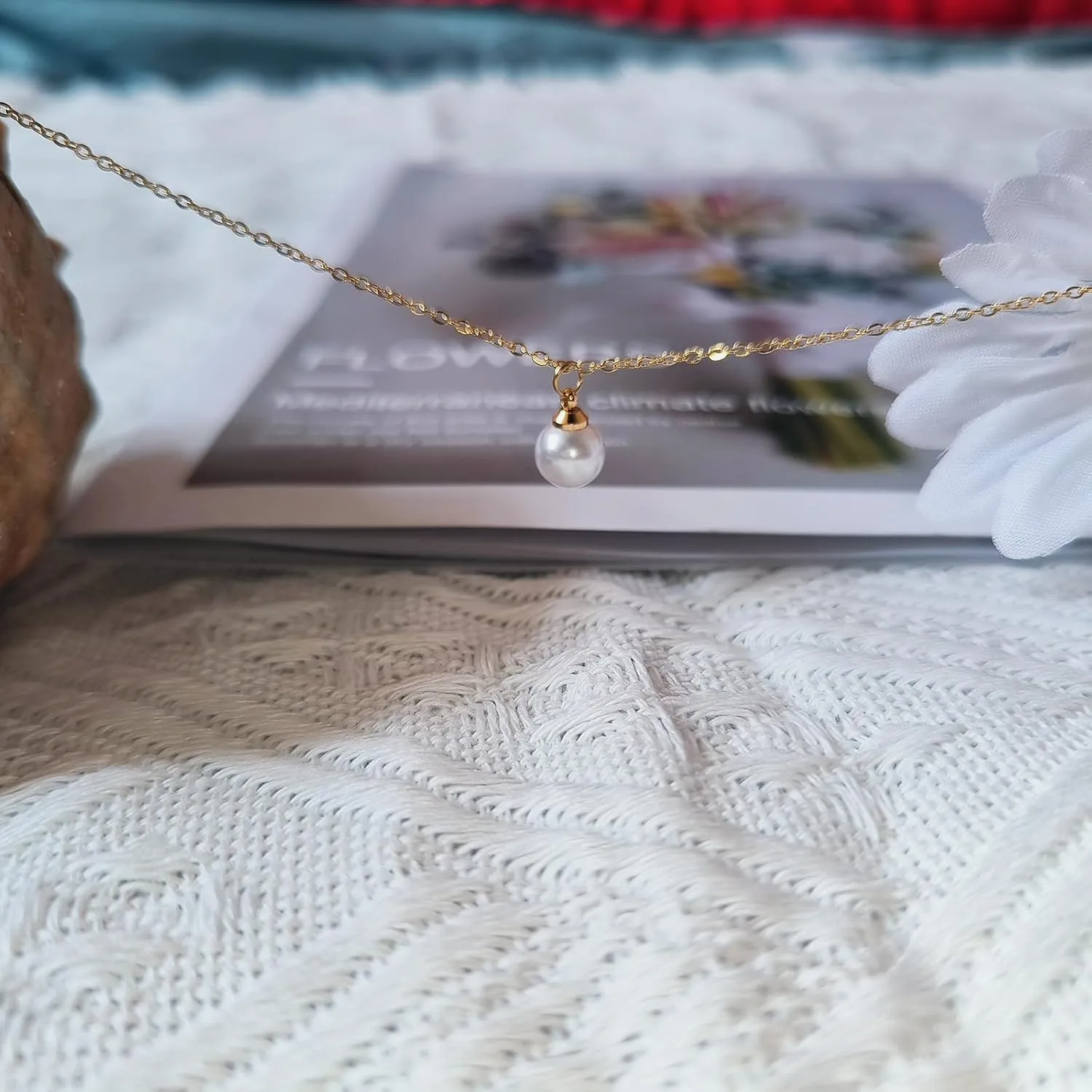 Pearl Necklaces for Women,18K Gold Plated Dainty Single Pearl Pendant Necklace Simple Pearl Choker Necklaces for Women Handmade Pearl Jewelry Bridesmaid Gifts