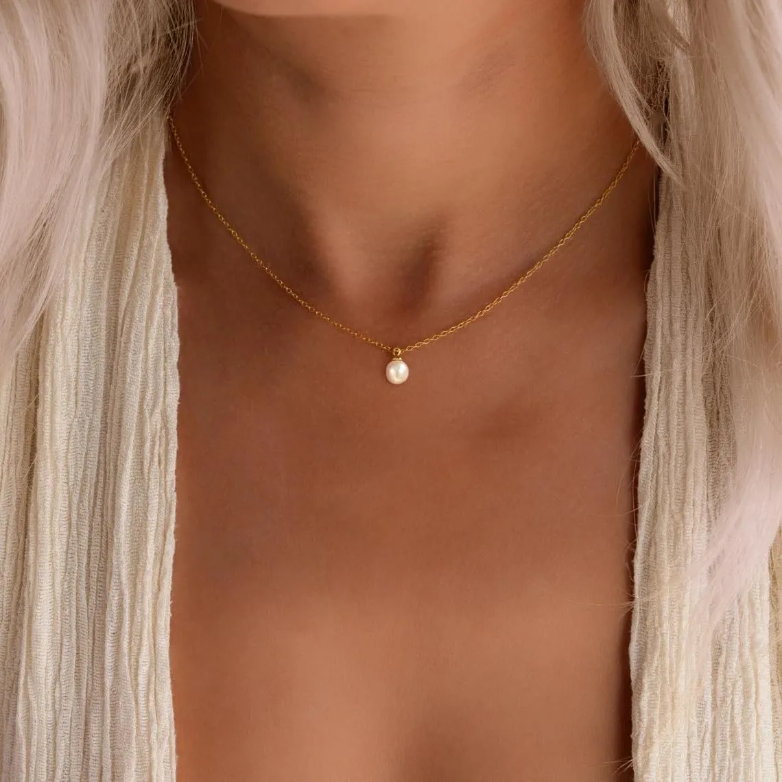 Pearl Necklaces for Women,18K Gold Plated Dainty Single Pearl Pendant Necklace Simple Pearl Choker Necklaces for Women Handmade Pearl Jewelry Bridesmaid Gifts