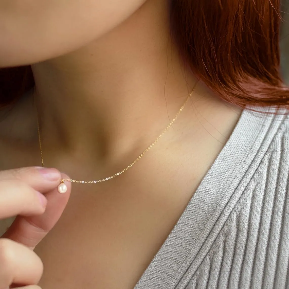 Pearl Necklaces for Women,18K Gold Plated Dainty Single Pearl Pendant Necklace Simple Pearl Choker Necklaces for Women Handmade Pearl Jewelry Bridesmaid Gifts